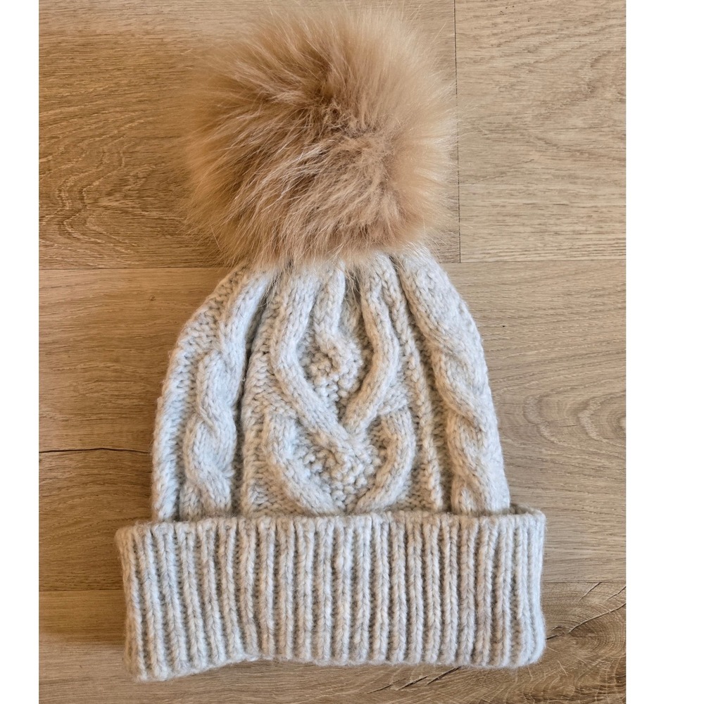Loft Women Light Gray Cable Knit Beanie Faux Fur Pom Pom Winter Hat RN140923